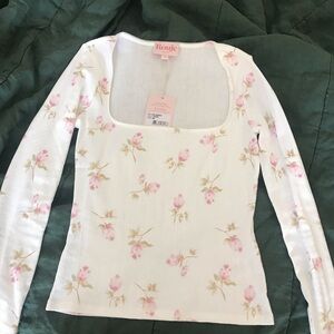 Rouje White Floral Women's Top rose buds